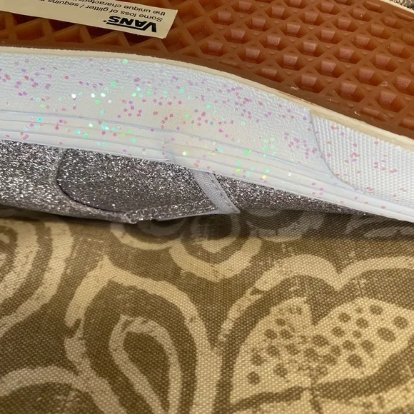 Vans - Picture 4 of 8